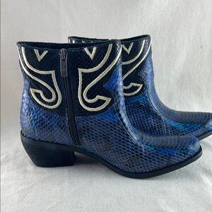 Vince Camuto Blue Leather Ankle Boots Size 8